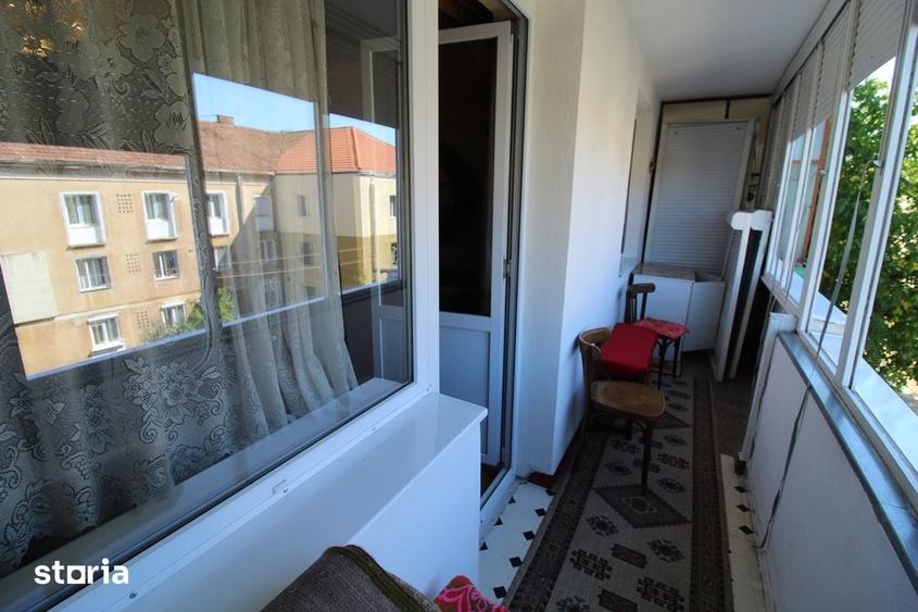 Vand apartament 4 camere in Hunedoara, zona OM-Str.Ma?i?orului, et. 2 - 15