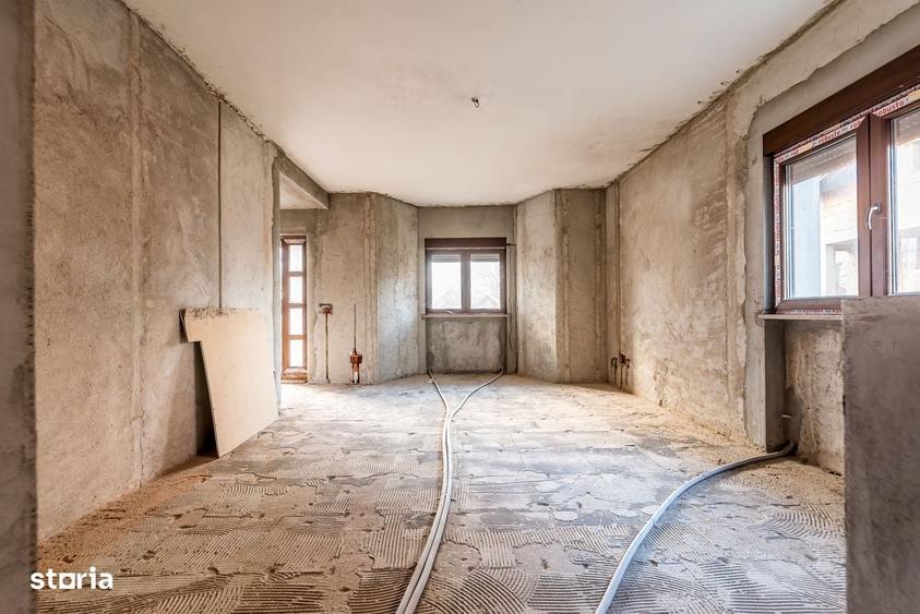 Casă cu 4 camere în Zimandu Nou