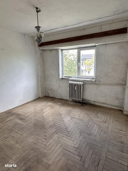 Apartament cu 3 camere semidecomandat în Central