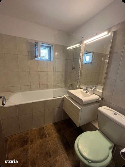Apartament cu 3 camere semidecomandat în Dămăroaia