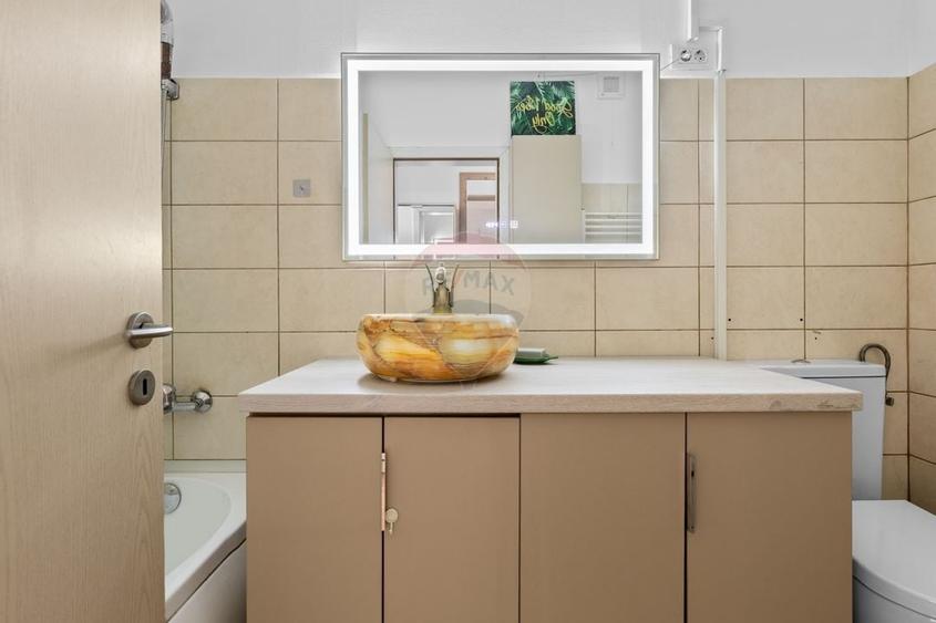 Apartament cu 2 camere semidecomandat, mobilat în Central