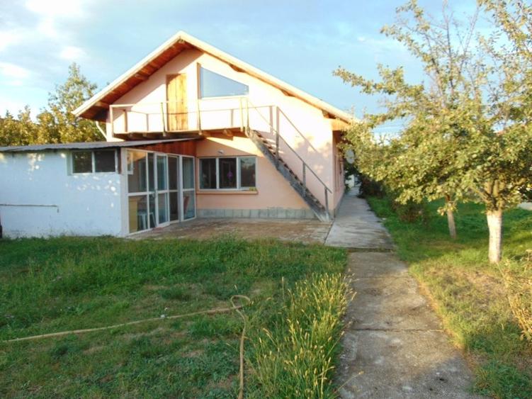 Casă individuală cu 4 camere cu Canalizare în Tărtășești