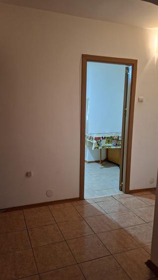 Apartament cu 3 camere decomandat în Prundu