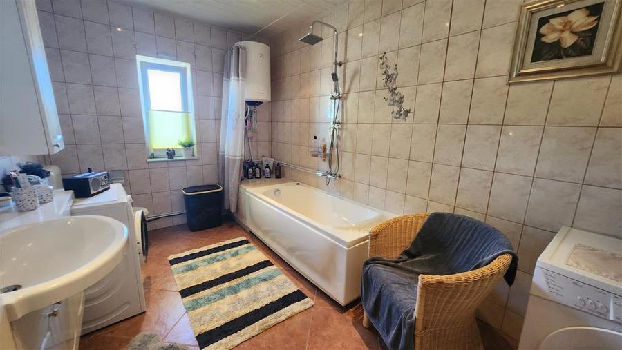 Casă individuală cu 4 camere cu Teren 3195 Mp în Poieni-Solca