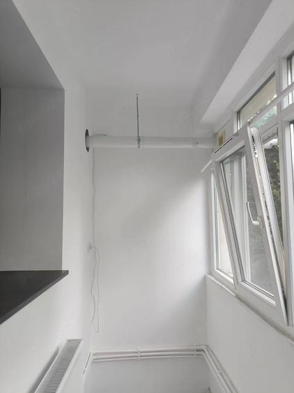 Apartament cu 3 camere semidecomandat în Berceni