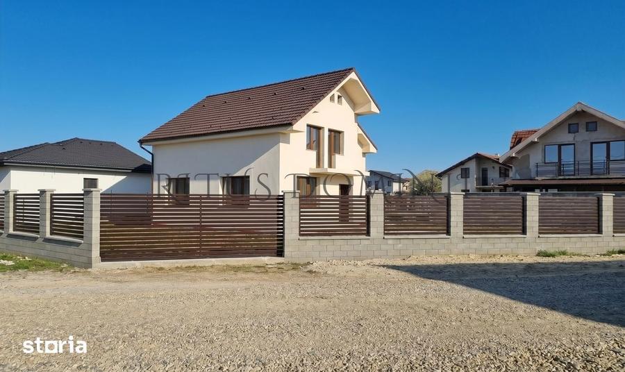 Casă cu 5 camere cu Teren 500 Mp în Sânmartin