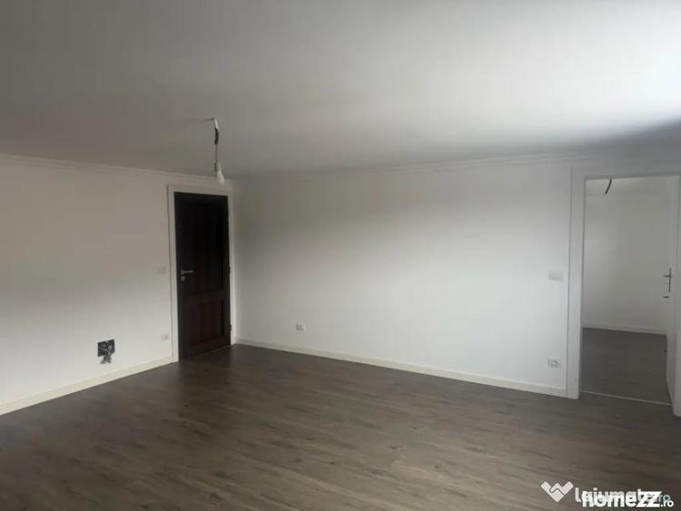 Casă cu 5 camere cu Teren 2000 Mp în Podari