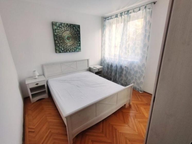 Apartament cu 3 camere decomandat în Dristor