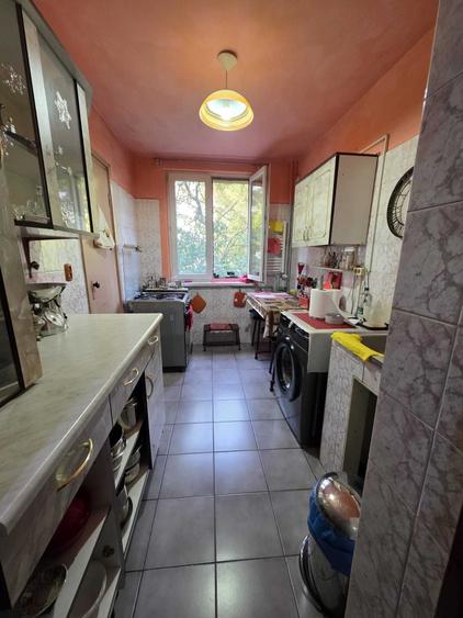 Apartament cu 3 camere decomandat în Valea Ialomiței