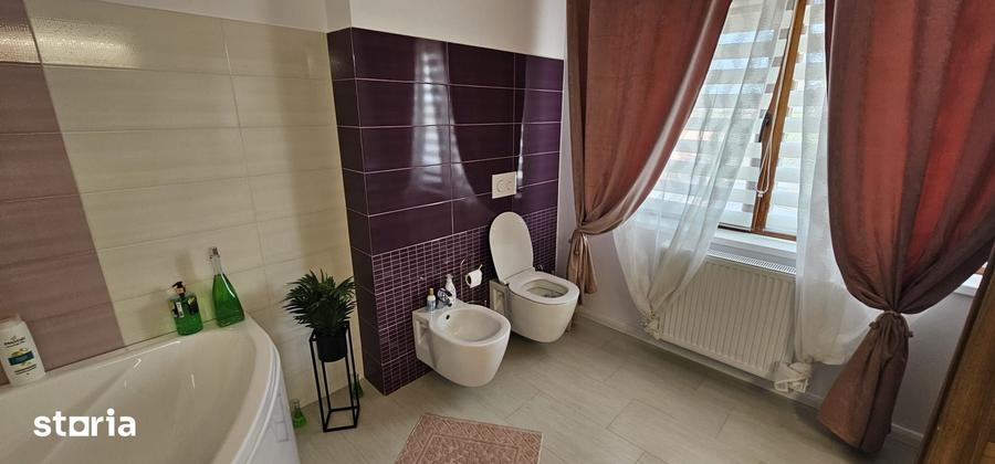 Casă cu 5 camere cu Teren 200 Mp în Central