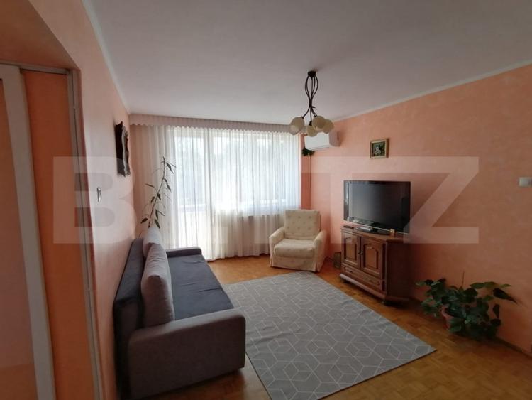 Apartament cu 3 camere semidecomandat, mobilat în Central