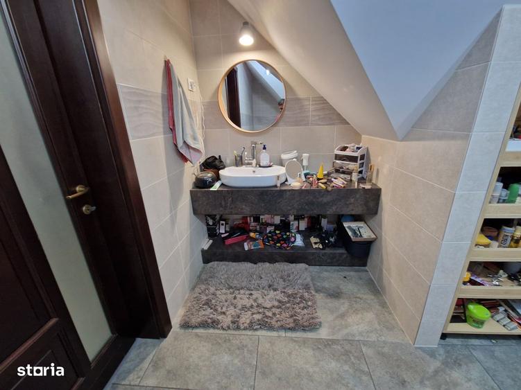 Casă cu 4 camere cu Teren 450 Mp în Tunari