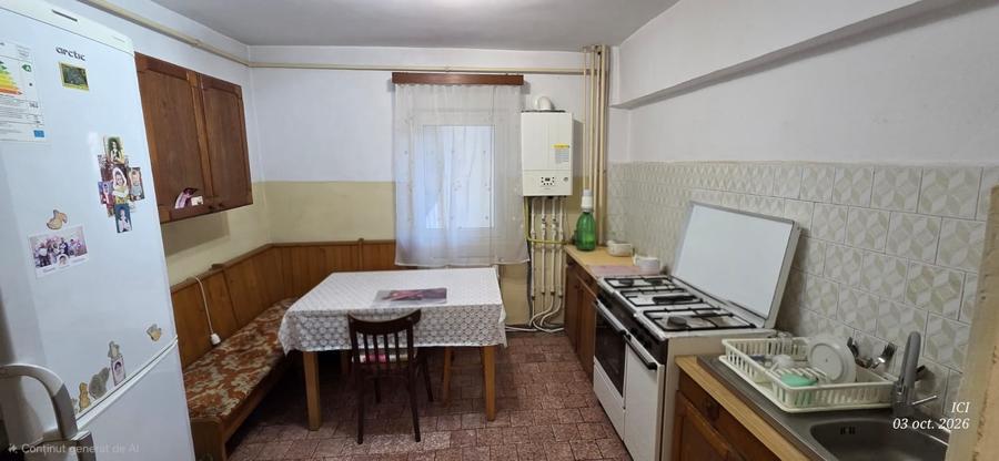 Apartament cu 4 camere decomandat în Sud