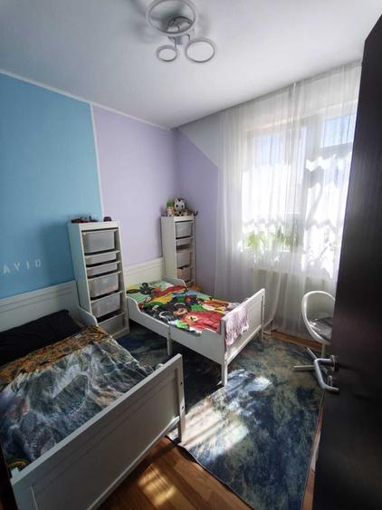 Apartament cu 3 camere decomandat în Fratelia