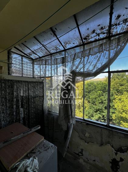 Apartament cu 3 camere semidecomandat în Central
