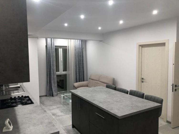 Apartament cu 4 camere decomandat, mobilat în Est