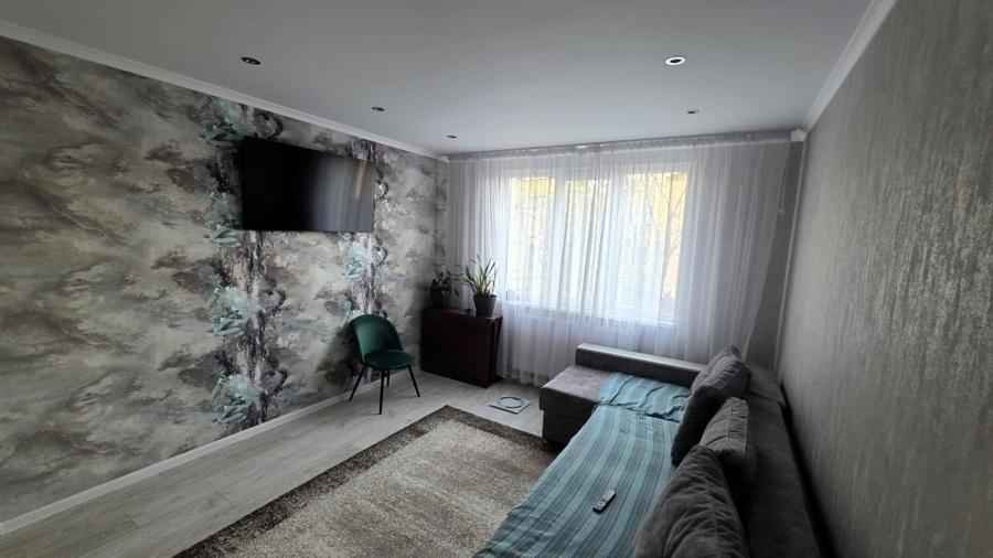 Apartament cu 3 camere semidecomandat în Tătărași