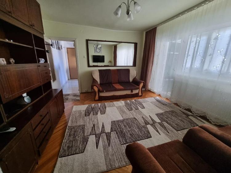 Apartament cu 3 camere semidecomandat, mobilat în Girocului
