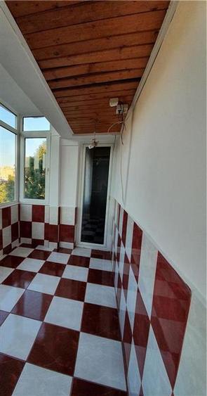 Apartament cu 3 camere decomandat, mobilat în Brâncoveanu