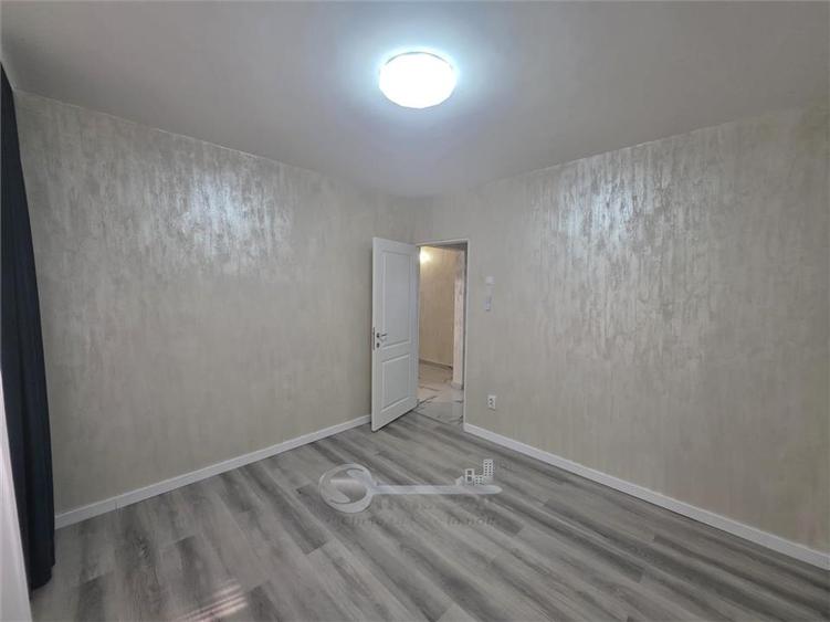 Apartament cu 3 camere decomandat în Alexandru cel Bun