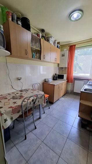 Apartament cu 3 camere decomandat în Tudor