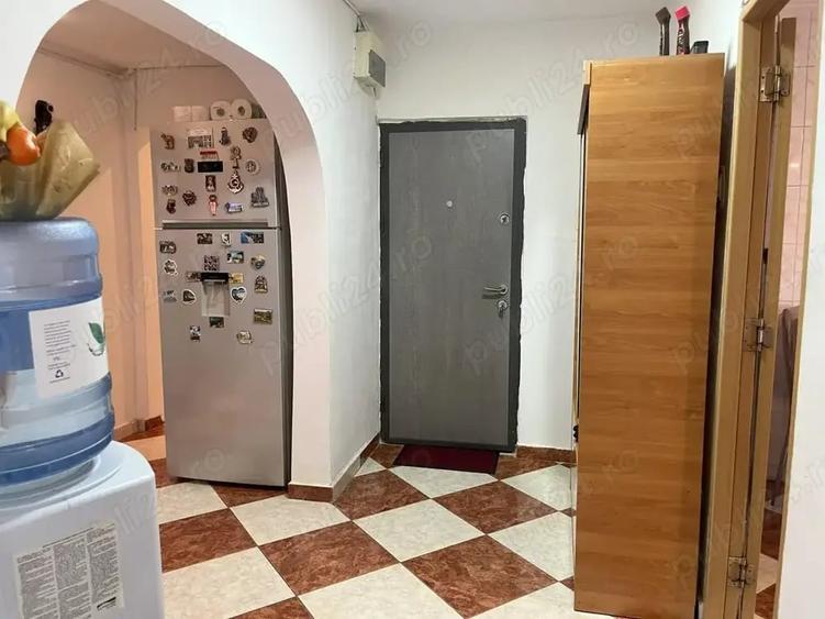 Apartament cu 4 camere decomandat în Vitan