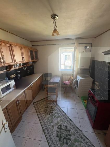 Apartament cu 3 camere decomandat, mobilat în Sud-Vest