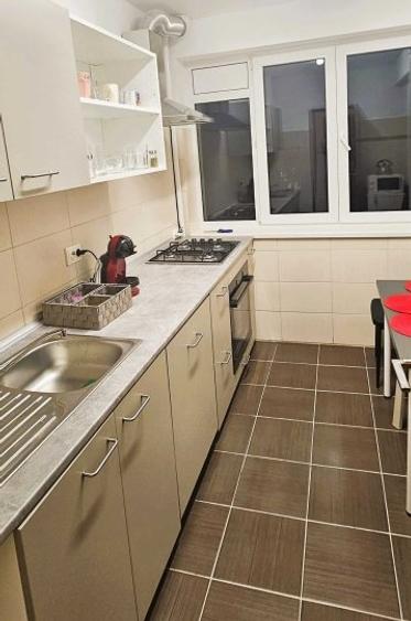 Apartament cu 3 camere semidecomandat, mobilat în Grivița