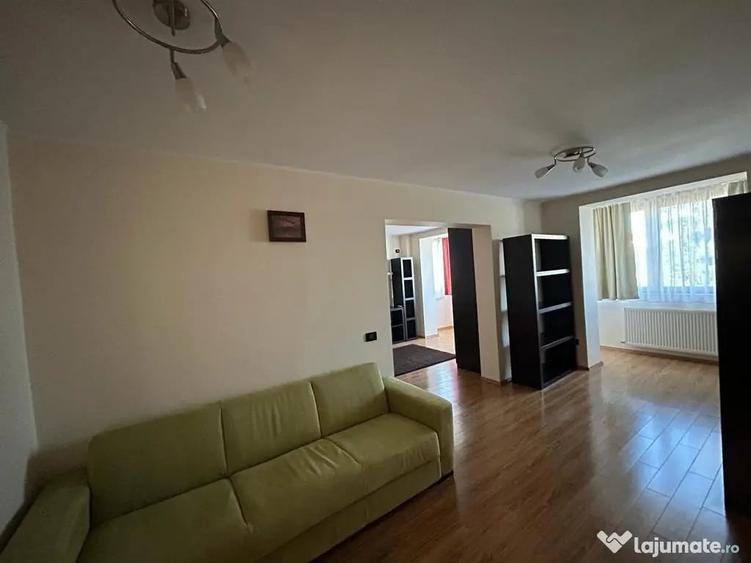 Apartament cu 4 camere semidecomandat în Podgoria