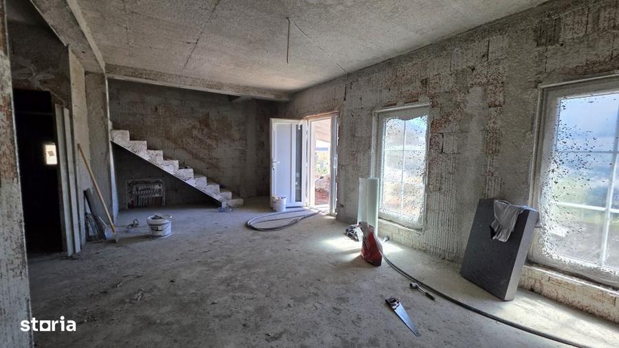 Casă cu 4 camere în Sânandrei