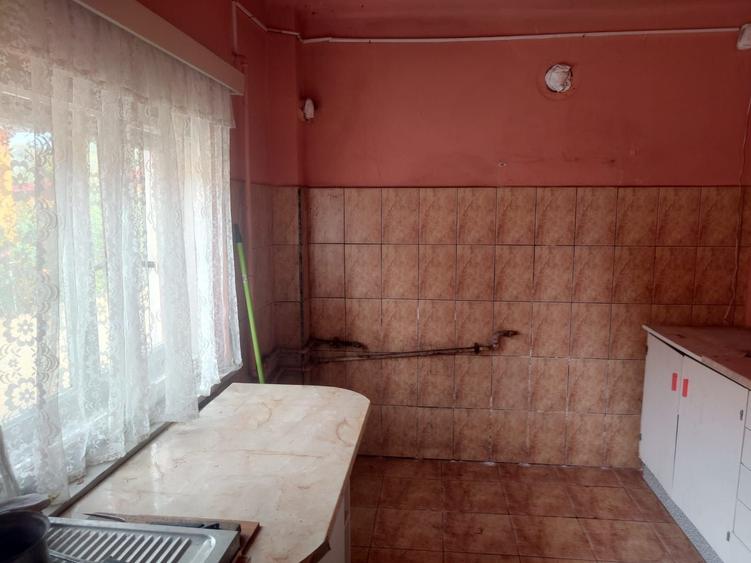 Casă cu 3 camere cu Teren 1850 Mp în Stupini