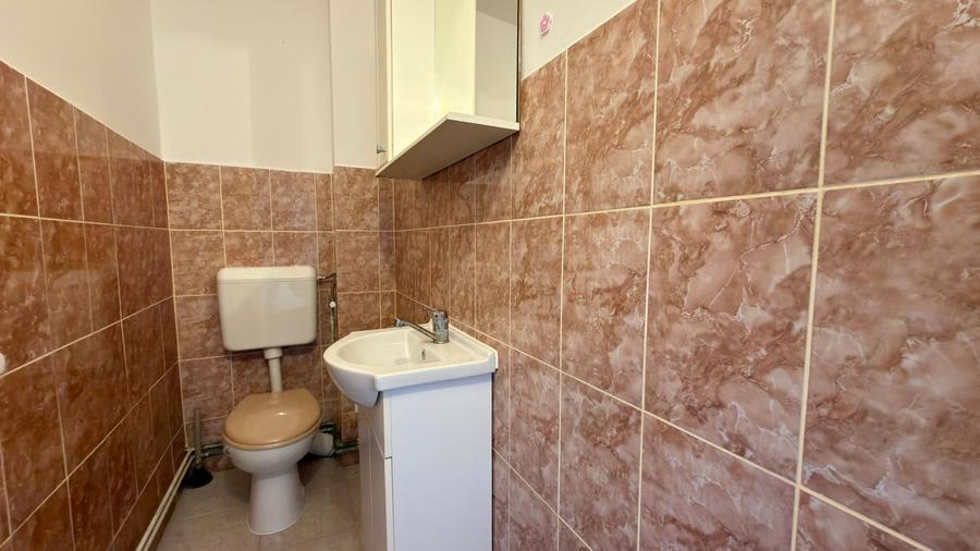 Apartament cu 3 camere semidecomandat în Nord-Vest