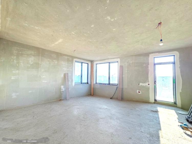 Duplex cu 5 camere cu Canalizare în Dâmbul Rotund