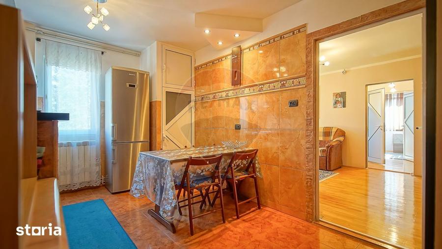 Apartament cu 2 camere semidecomandat, mobilat în Est