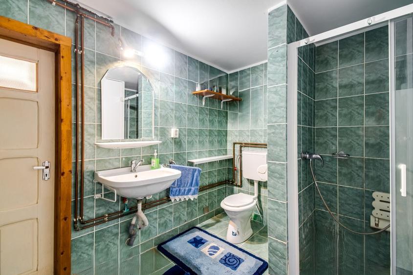 Casă individuală cu 3 camere cu Canalizare în Periș