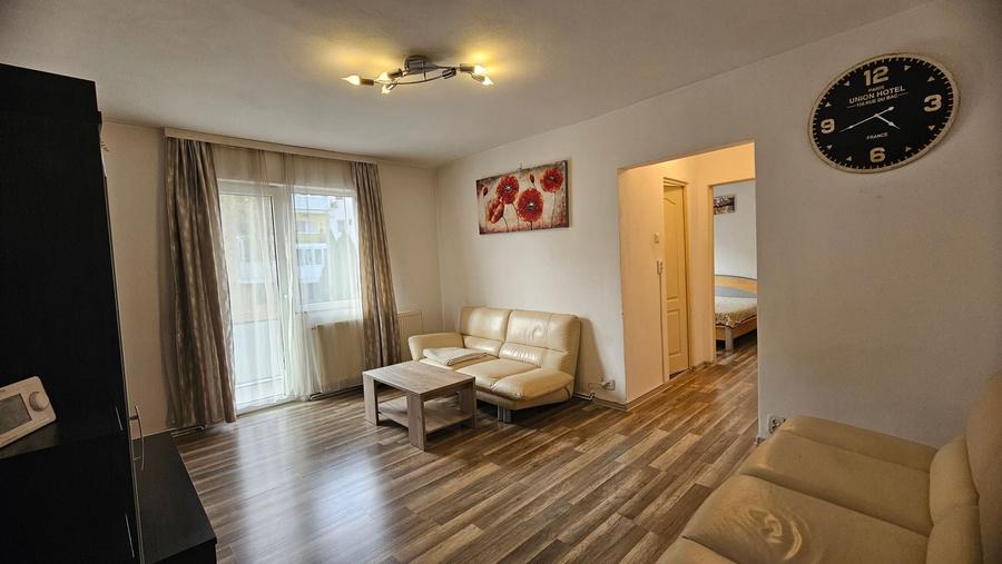 Apartament cu 2 camere semidecomandat, mobilat în Calea Dumbrăvii