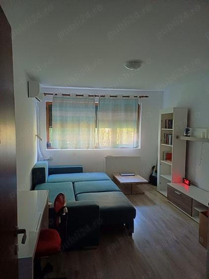 Casă cu 4 camere în 1 Decembrie