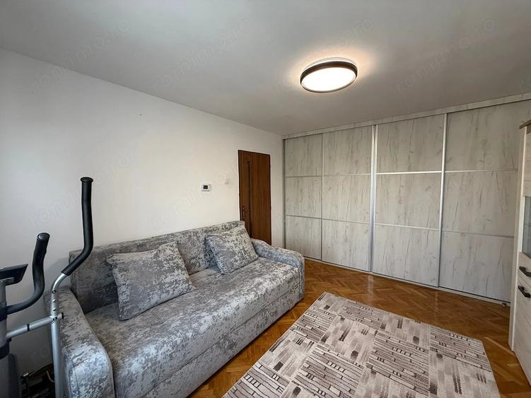 Apartament cu 3 camere semidecomandat în Ultracentral