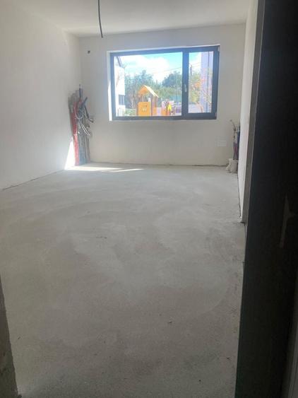 Duplex cu 4 camere cu Canalizare în Bună Ziua