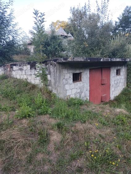Teren de 9800 mp, în Pietrari