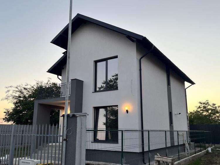 Casă cu 4 camere în Central