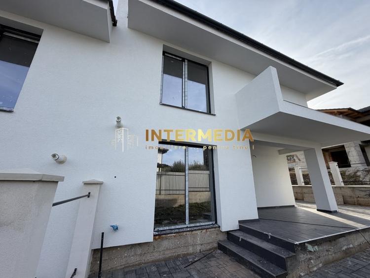 Duplex cu 4 camere cu Canalizare în Cetate
