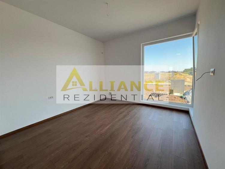 Casa individuala - 4 camere  - 2 bai - in ansamblu rezidential-str asfaltata - 5