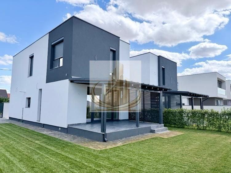 Duplex cu 5 camere cu Canalizare în Moșnița Nouă