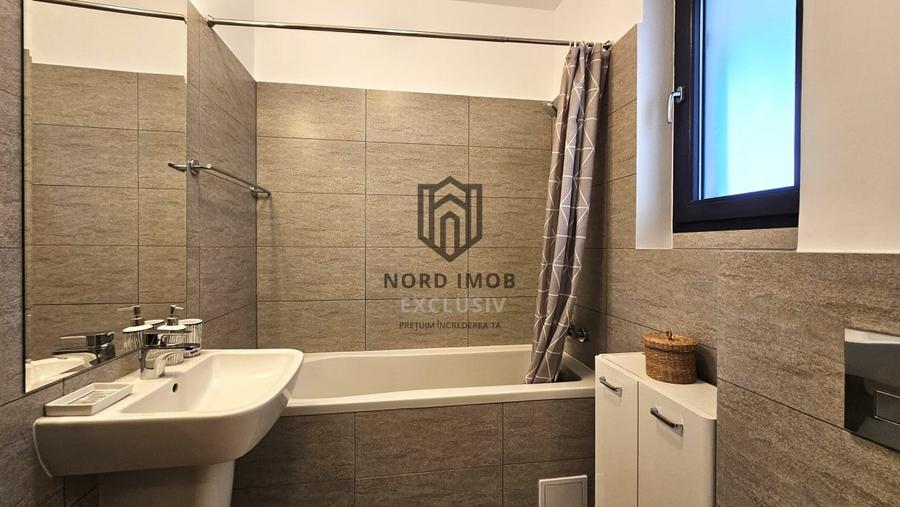 Apartament cu 4 camere semidecomandat, mobilat în Băneasa