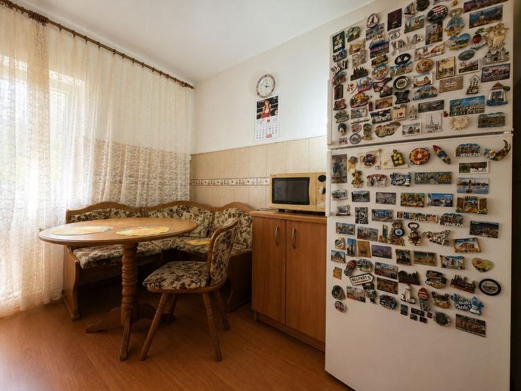 Apartament cu 4 camere decomandat, mobilat în Coiciu