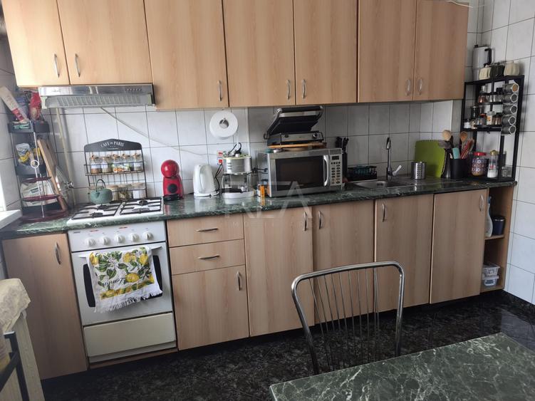 Apartament cu 4 camere decomandat, mobilat în Păcii
