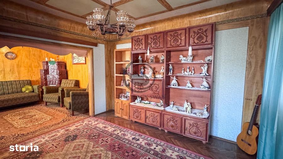 Casă cu 5 camere cu Teren 1340 Mp în Central