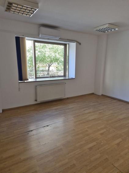 Spațiu comercial, de 140 mp, în Vitan
