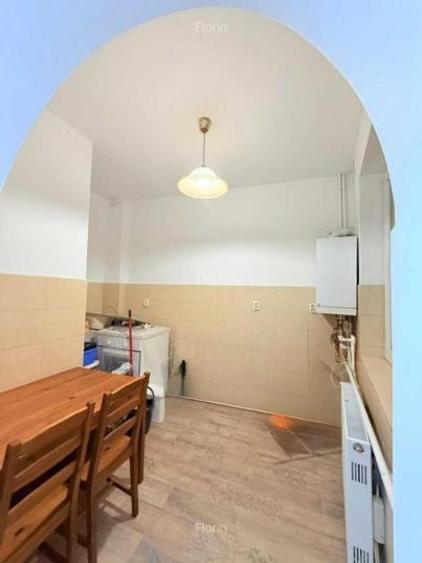 Apartament cu 2 camere semidecomandat, mobilat în Victoriei